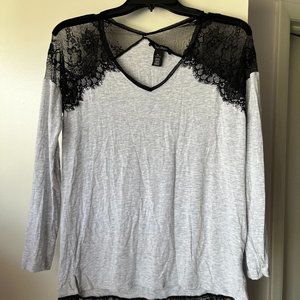 WHBM Gray with Black Lace 3/4 Sleeves Vneck Womens Shirt